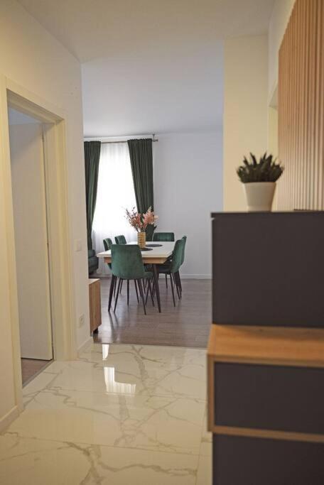 Eliza'S Apartment By Oasis Homes Oradea Exterior photo